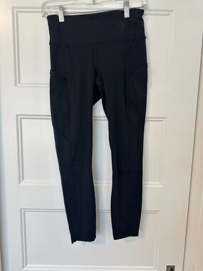 Lululemon  High-Waist Pocket Leggings side pocket . Size tag missing but size 4